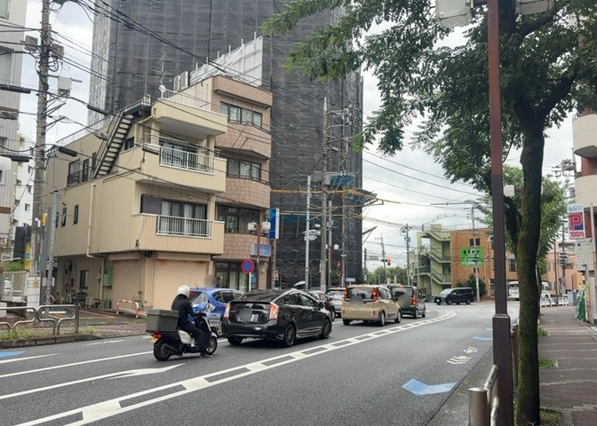 眺望の良さを楽しめるダイニングキッチンで家族団らんの時間を過ごしてはいかがでしょうか。バルコニーから見える景色を家族で眺める時間は、時間が経つのを忘れてしまいそうですね。是非、現地を見に行きましょう！