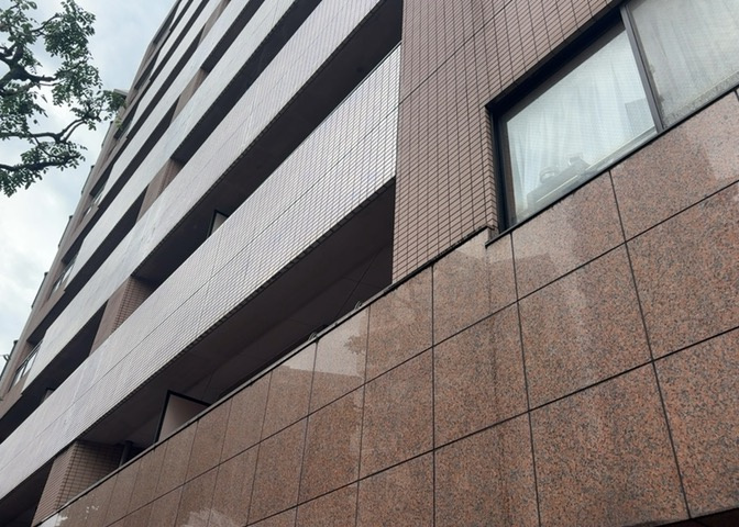 マンションの駐輪場は、事前に空きがあるか確認を取ると安心です。せっかく入居したのに駐輪スペースがない！なんてことになったら大変ですよね。そこで、内見時や購入前にはまず事前に確認しておくと良いでしょう。
