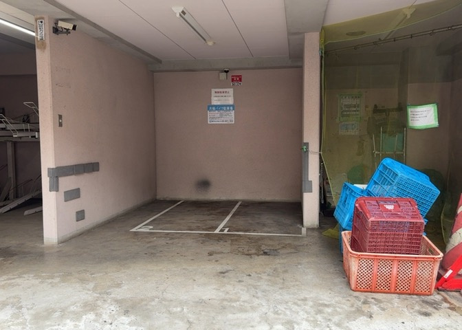 駐車場と明記されていても、最小スペースでつくられた駐車場だと大型車は駐車できなかったり、出入りしにくくなったりする可能性があります。お車のサイズと購入したい物件の駐車場のサイズを現地で確認しましょう。