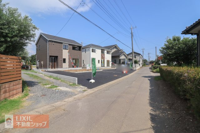 【前面道路】現地完成写真。道幅や駐車など、ご確認ください。