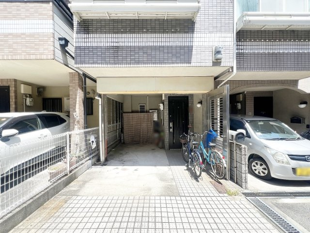 駐車スペース完備しております♪