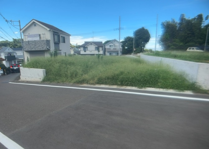 土地を買う際、住む地域の自治体や福祉の補助制度にも注目してみましょう。子供や老人の医療補助やゴミ出しのルールなど、自治体によってルールに大きな違いがあるため、暮らしやすい土地で判断するとよいでしょう。