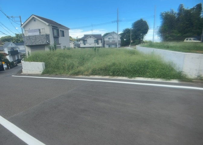 人が暮らすうえで日光は大切な要素となります。日当たりの良さは譲れないポイントですね。併せて近くに大きな建築物の建築予定がないか、あるいはそれが可能な土地が近くにないか事前に確認することもお勧めします。