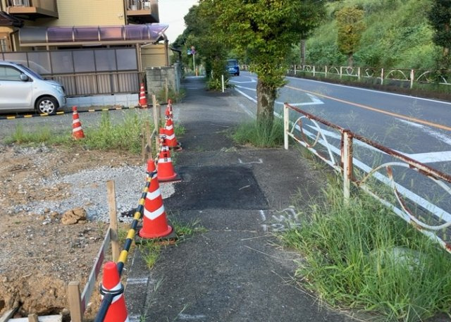土地の形が極端に長細かったり、狭小地、あるいは道路との高低差がある傾斜地だった場合、後々売ろうとしても買い手がつかない場合もあります。後々、売却することになった時に価値の下がらない土地を選びましょう。