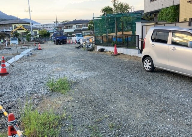 隣家の土地はどうなっているのか、生活利便施設が近くにあるのか、学校まで近いかなど、お客様のライフスタイルにあわせたイメージが重要です。また、近くにあると困る施設が近くにないかも確認するといいでしょう。