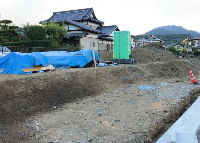 家を建てる前提で土地を探している場合、地盤の丈夫さは譲れない条件の一つです。地盤が脆弱だと追加工事が必要となります。また、過去に地盤沈下や液状化現象を起こした土地は、できるだけ避けた方がいいでしょう。