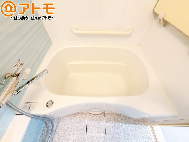 脚を伸ばしてリフレッシュ♪広々湯舟でお湯に浸かれば疲労回復効果につながります♪