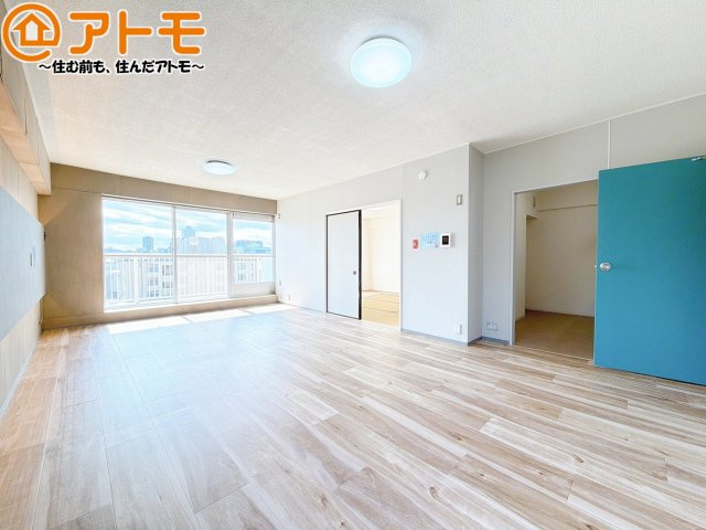 日当たりのよいリビングは、一年を通してぽかぽかとしています。家族が自然と集まる空間になりそうですね♪