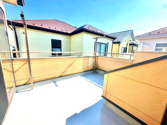 落ち着いた時間を過ごせるバルコニーです
