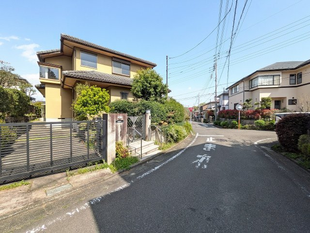 ～南東側6ｍ・南西側5ｍ道路に面しています～