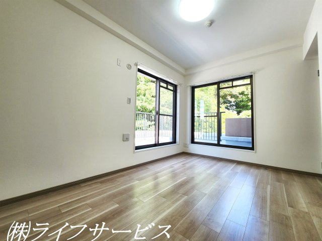 洋室6.2帖/クローゼット有！ルーフバルコニーに面したお部屋です！