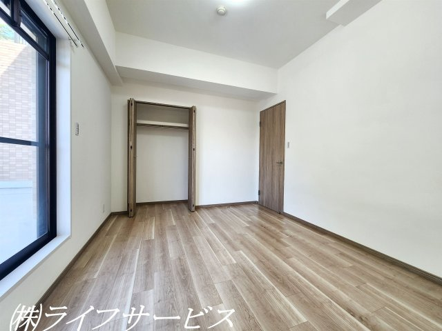 洋室7.2帖/クローゼット有！ルーフバルコニーに面したお部屋です！