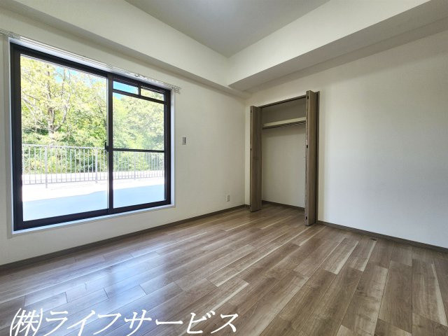 洋室7.2帖/クローゼット有！ルーフバルコニーに面したお部屋です！