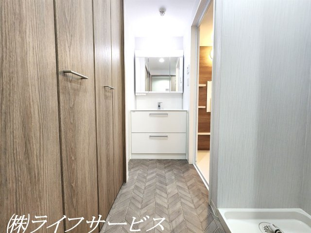 三面鏡シャワー付洗面化粧台新調