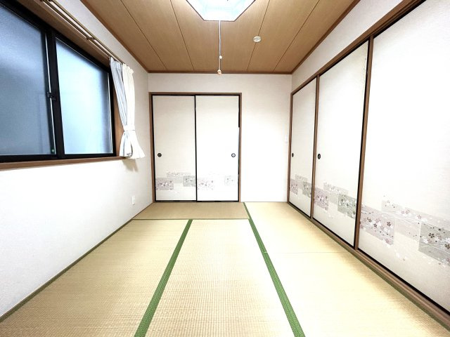 1階にはフローリングだけでなく、和室もあります。