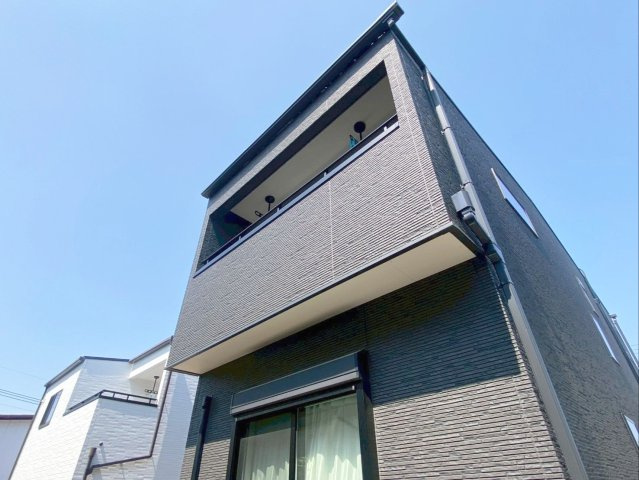 バルコニーも南東向き！明るい自然光がお部屋に入ります！