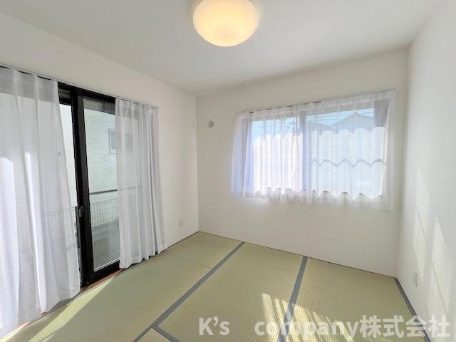 和室4.5帖◇2面採光で明るいお部です◇