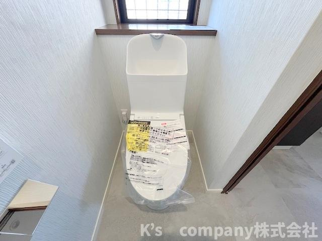 換気のしやすい窓付きのトイレ◇
