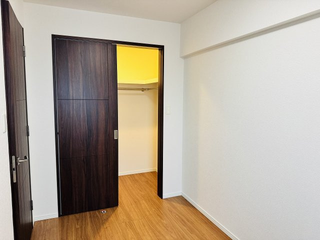 ～ウォークインクローゼットでお荷物がスッキリ収まります～
