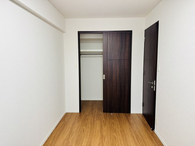 ～ウォークインクローゼットでお荷物がスッキリ収まります～