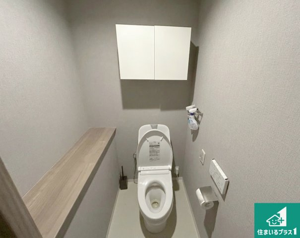 シンプルで清潔感のあるトイレです。