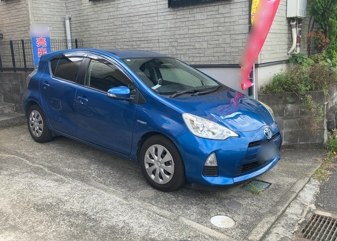 駐車場と明記されていても、最小スペースでつくられた駐車場だと大型車は駐車できなかったり、出入りしにくくなったりする可能性があります。お車のサイズと購入したい物件の駐車場のサイズを現地で確認しましょう。