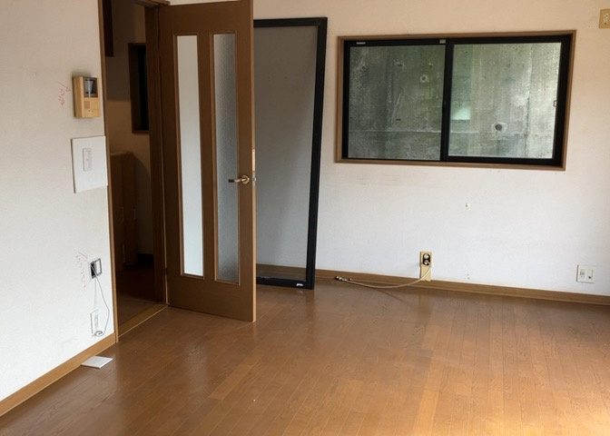 L型アイランドタイプは、キッチンからダイニングにもリビングにも目が行き届くので、とても使いやすい配置です。L字型独立タイプは、キッチンを独立させてるためLDKというよりもLDといった様なイメージです。