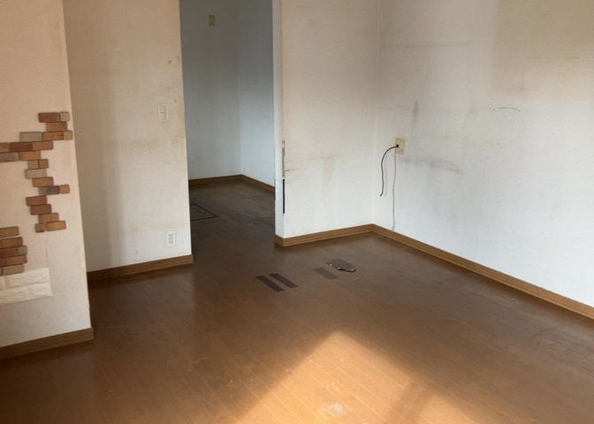 ダイニングにはダイニングテーブルセットなどを置くことが多く、間取りにおいて「D」と略記されますが、食事を作るときの作業場として使用したり、朝食を食べたりするときだけに使われるケースも少なくありません。