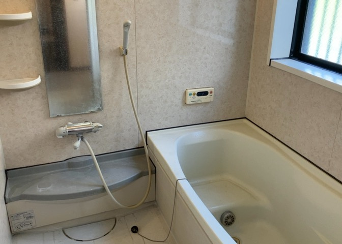 入浴時の快適さも大事なことですが、綺麗な状態を維持できなければ気持ちよく入浴できません。毎日の掃除が楽という点は大事なポイントになります！カビが生えにくく掃除がしやすい、壁や浴槽を選ぶといいでしょう。