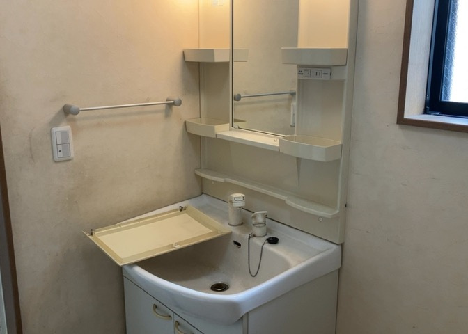 洗面化粧台では顔を洗ったり、身だしなみを整えることが本来の使い方ですが、用途によっては洗面化粧台に求められる機能が違ってくるため、ご自身や家族のライフスタイルに合ったものを選ぶことをおすすめ致します。