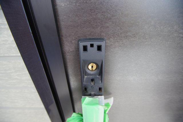 玄関扉はカードキー対応