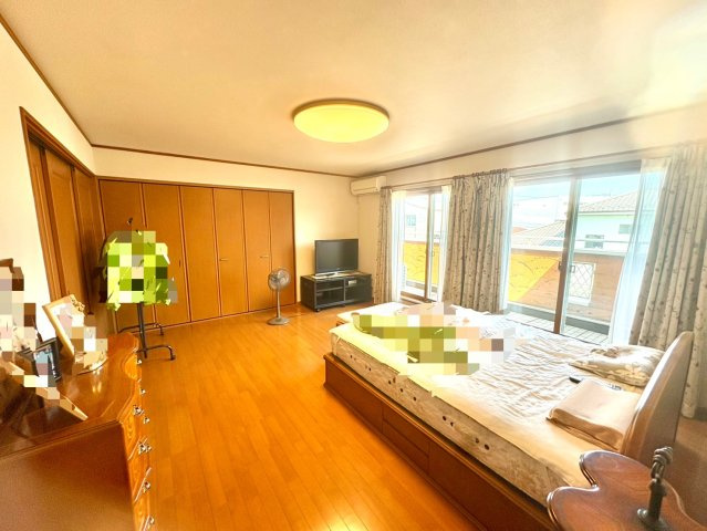12.3帖の寝室は収納も豊富です！