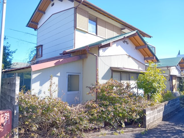 田子の浦港が近くにあります。地元の特産品を気軽に楽しめる環境です。