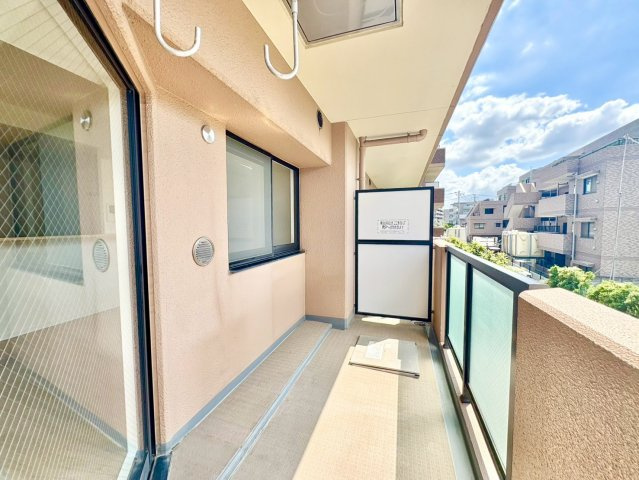 南東向きバルコニーで陽当り良好です！
