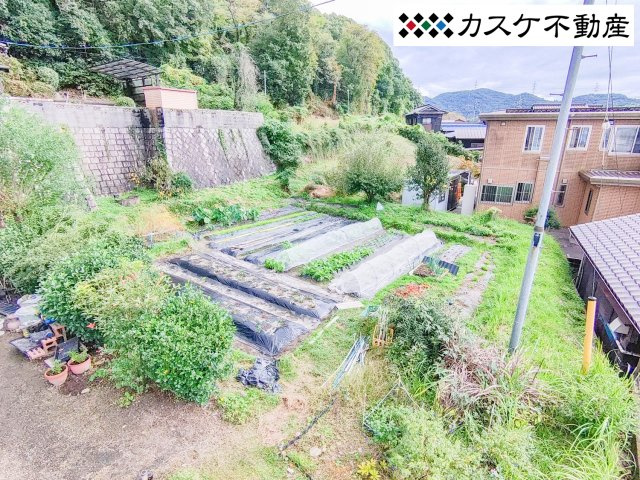 家庭菜園やお子様の遊び場にもピッタリの日当たりの良い南庭♪