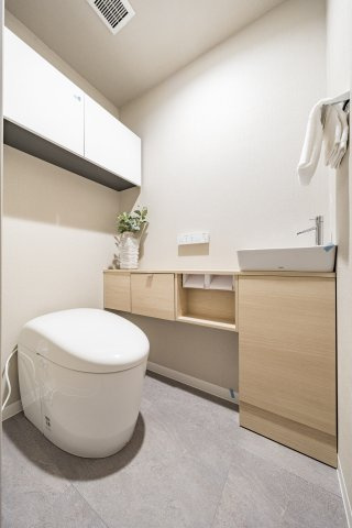 手洗いカウンター付のトイレになります　※小物は含まれません