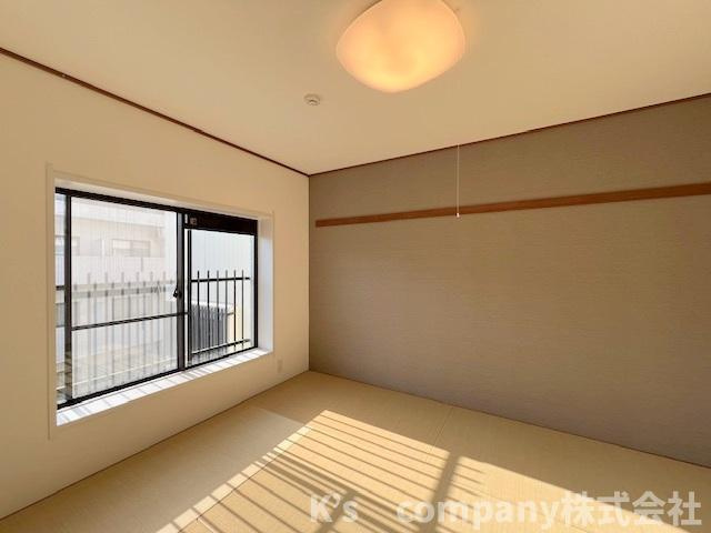リビングに隣接している和室6帖◇