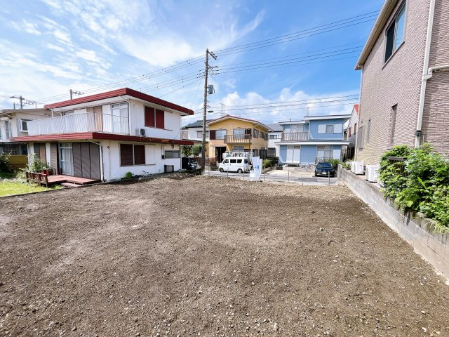 旧ハイランド分譲地内の土地　敷地はゆったり約58坪　高低差も少ないスッキリとした印象の整形地　更地につき、引き渡し後すぐに着工可能　詳細はお気軽にお問い合わせください。