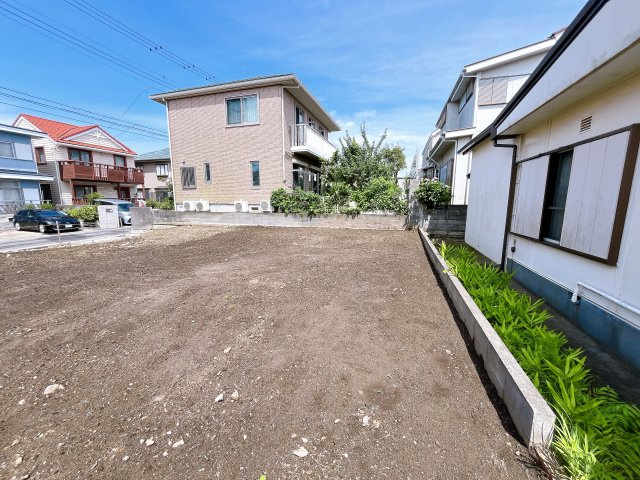 旧ハイランド分譲地内の土地　敷地はゆったり約58坪　高低差も少ないスッキリとした印象の整形地　更地につき、引き渡し後すぐに着工可能　詳細はお気軽にお問い合わせください。