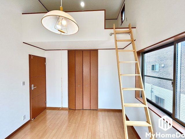 お子様の秘密基地や、大型荷物の収納としてもお使い頂けます。