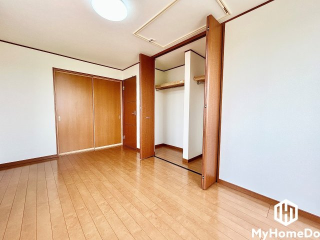 大きなクローゼットなので整理整頓しやすいです。