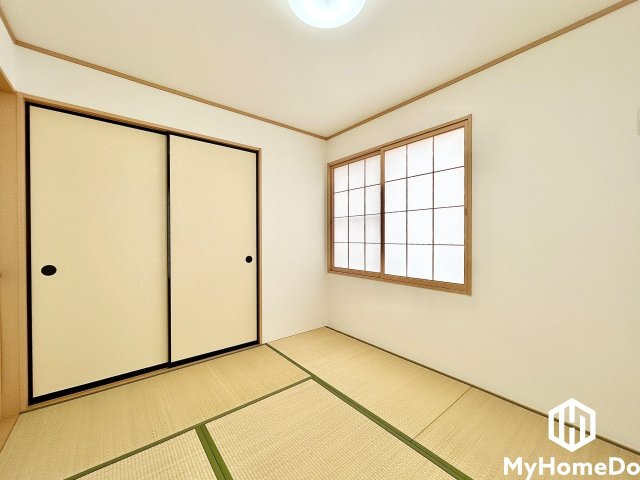 和の趣と現代の快適さを兼ね備えた空間。開放的にも、落ち着いたプライベート空間にもなる和室の魅力をぜひ。