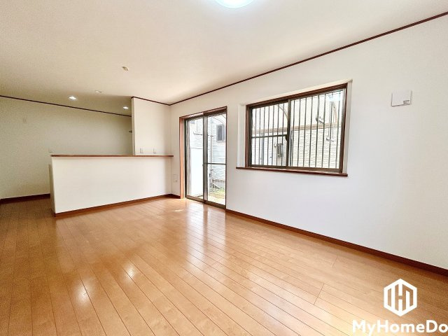 明るい光の差し込むLDKはゆったりとした家族団欒の場に。
