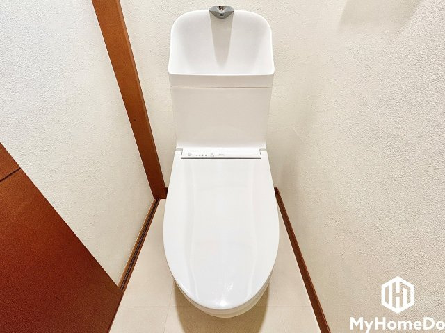 明るく清潔感溢れるトイレです。