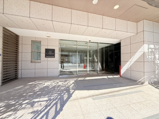 【エントランス】マンションのエントランスは、その物件の印象を決める、顔とも言える場所です。毎日通る場所ですからきれいなのが一番です。