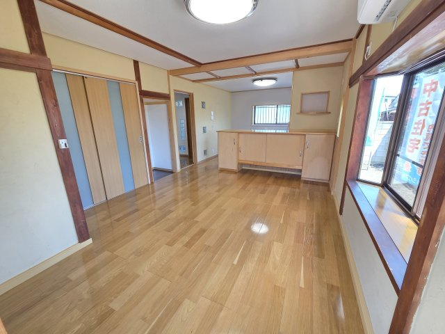 対面式のキッチンなので、家事をしながらご家族とのコミュニケーションが取れるのが嬉しいですね！