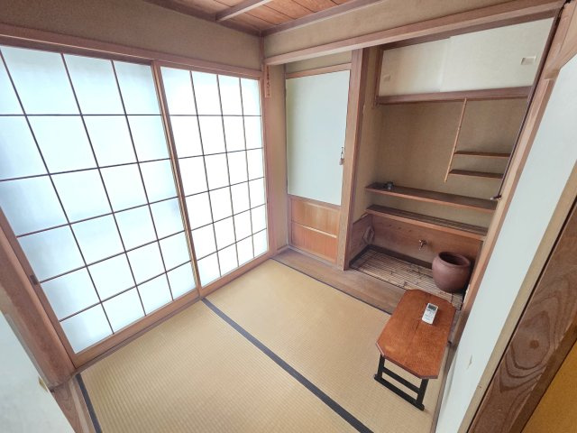4.5帖の和室の後ろにある水屋です。