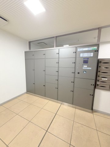 共用部・宅配ボックスあり　対面なしで荷物が受け取れ便利です