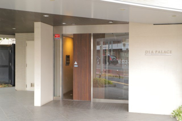 ダイアパレス八王子大和田のエントランス