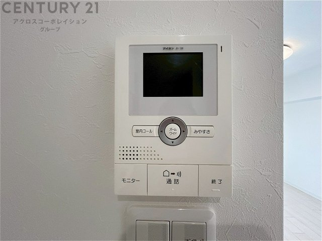 訪問者が来たときにテレビ画面で確認できるため、安心してドアを開けられます。録画機能があるものもあり、留守中に来訪者を記録しておくことができます。利便性が高く、セキュリティ面でも安心です。　